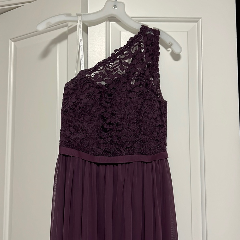 David’s bridal plum floor length size small dress. Has sew in cups- can remove.